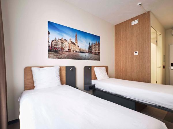 easyHotel Brussels City Centre : photo 3 de la chambre chambre lits jumeaux