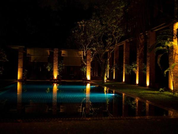 Chandra Residence : photo 8 de la chambre suite - vue sur piscine 