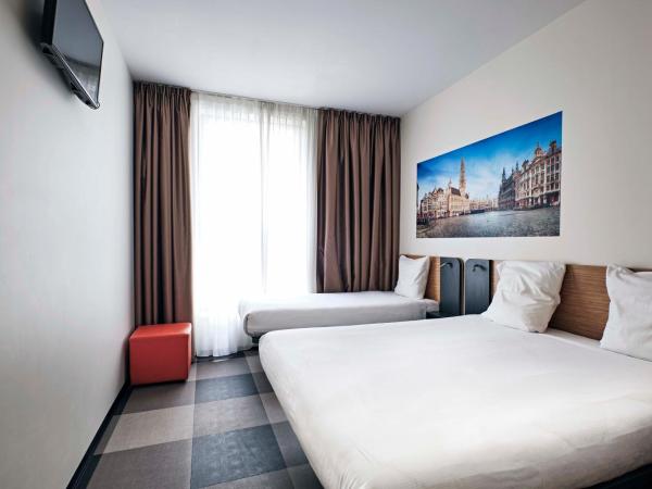 easyHotel Brussels City Centre : photo 2 de la chambre chambre triple familiale