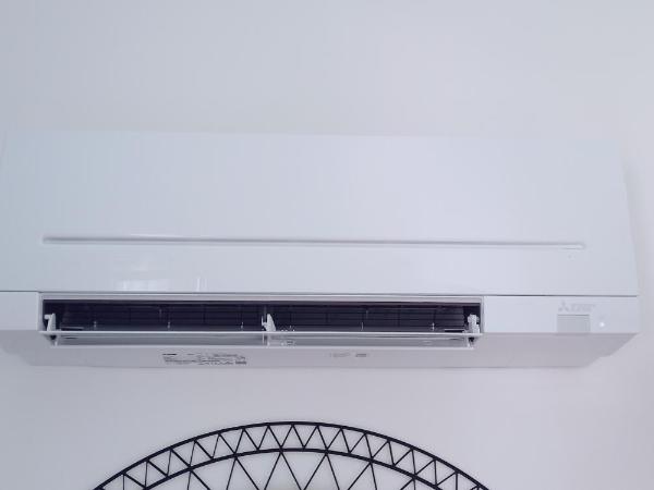 Mérig'home Chambre BD climatisée dans maison avec piscine au calme en ville, SdB & toilettes privés : photo 4 de la chambre chambre double