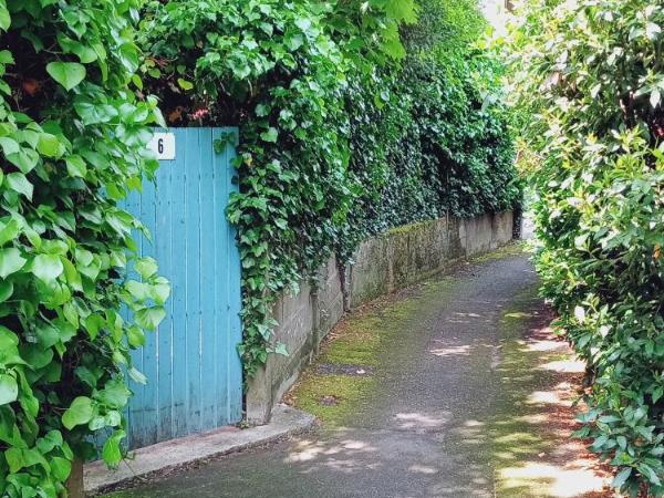 Mérig'home Chambre BD climatisée dans maison avec piscine au calme en ville, SdB & toilettes privés : photo 6 de la chambre chambre double