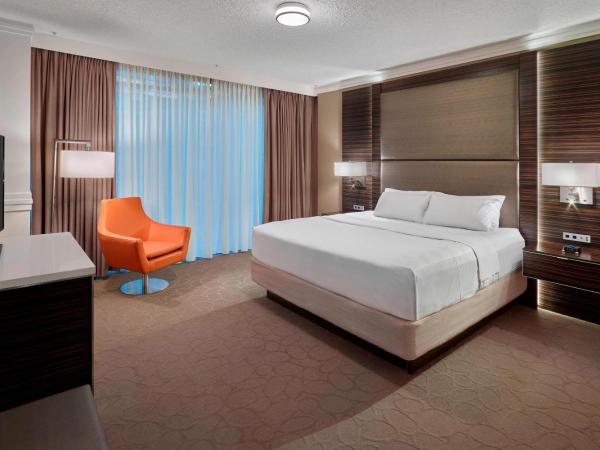 Delta Hotels by Marriott Edmonton Centre Suites : photo 6 de la chambre suite 1 chambre lit king-size