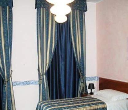 Hotel Alessander : photo 2 de la chambre chambre lits jumeaux