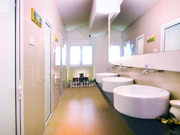 Chulia Heritage Hotel : photo 4 de la chambre chambre triple avec salle de bains commune