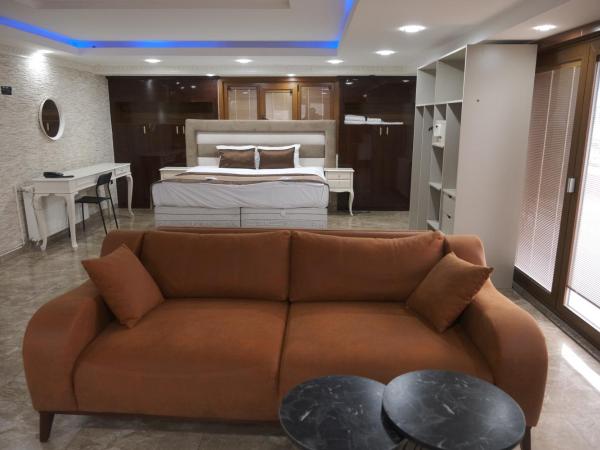 Florya House Hotel : photo 2 de la chambre suite lit king-size avec balcon