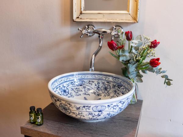 Sir Toby's Hostel : photo 4 de la chambre chambre lits jumeaux avec salle de bains commune