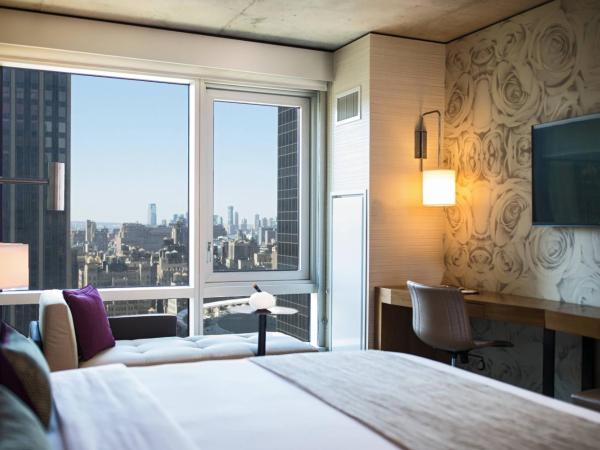 Renaissance New York Midtown Hotel : photo 1 de la chambre chambre king avec vue sur les toits de la ville 