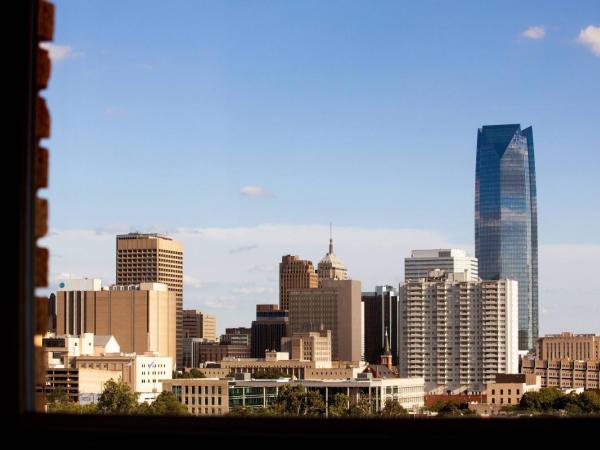 Ambassador Hotel Oklahoma City, Autograph Collection : photo 5 de la chambre suite lit king-size ambassadeur