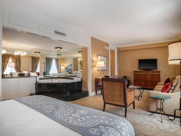 Omni Royal Orleans Hotel : photo 5 de la chambre suite lit king-size avec jacuzzi