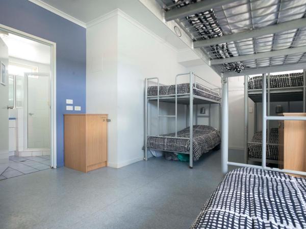 YHA Cairns Central : photo 3 de la chambre bed in 6 share female dormitory with ensuite