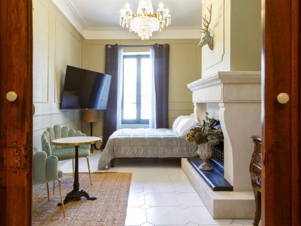 Le 215 Gambetta boutique hôtel en Provence : photo 1 de la chambre chambre double deluxe avec baignoire