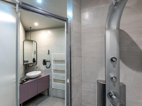 BED in Athens : photo 5 de la chambre chambre double avec balcon