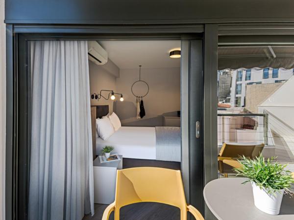 BED in Athens : photo 7 de la chambre chambre double avec balcon