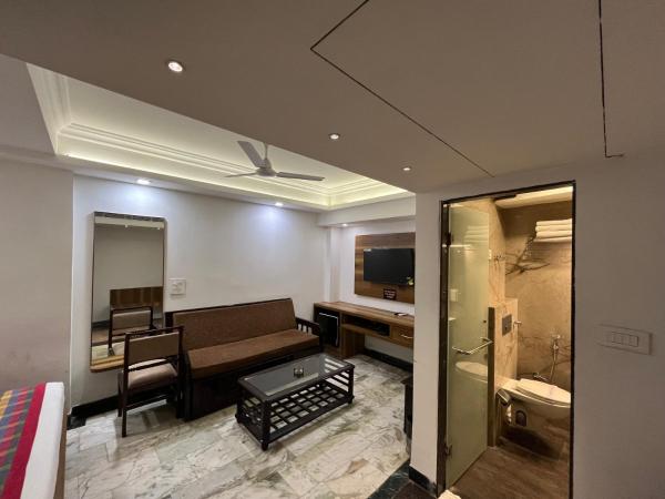 Hotel Moti Palace : photo 4 de la chambre grande chambre double ou lits jumeaux