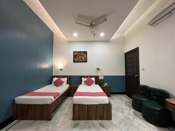 Hotel Moti Palace : photo 4 de la chambre chambre deluxe double ou lits jumeaux