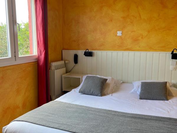 Hotel La Potiniere : photo 1 de la chambre hébergement simple - hippodrome