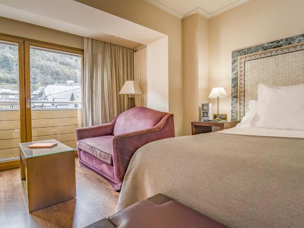 Roc Blanc Hotel & Spa : photo 1 de la chambre chambre double ou lits jumeaux deluxe - vue sur ville 