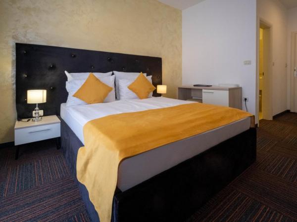Hotel Bor : photo 2 de la chambre chambre double Économique