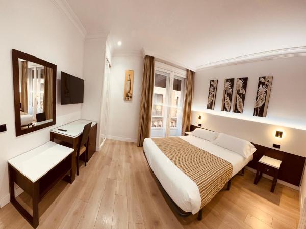 Hostal Abadia Madrid : photo 6 de la chambre chambre double avec balcon - vue sur ville
