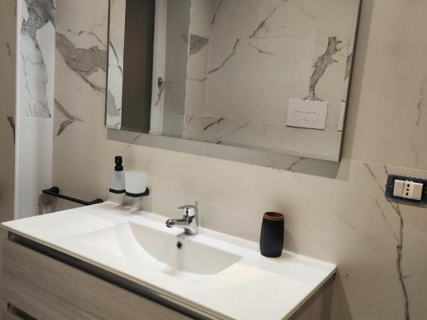 B&B Mini Hotel Incity-close train station and port- : photo 1 de la chambre studio avec balcon