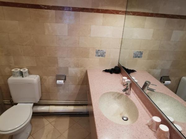 Hotel Des Falaises : photo 2 de la chambre chambre familiale