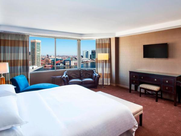 Sheraton Inner Harbor Hotel : photo 5 de la chambre concierge level, guest room, 1 king, harbor view