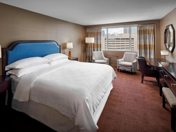 Sheraton Inner Harbor Hotel : photo 6 de la chambre grande chambre traditionnelle avec 1 lit king-size - vue sur ville