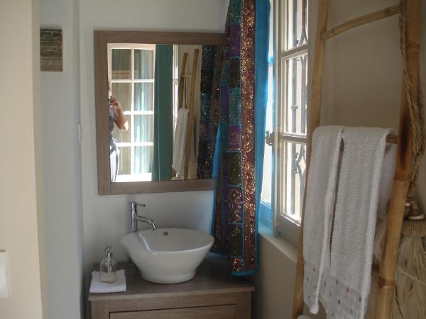 La Vagabonde : photo 2 de la chambre chambre double avec salle de bains privative