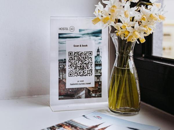 Private Rooms at Hostel63 : photo 1 de la chambre chambre quadruple privée avec salle de bains privative