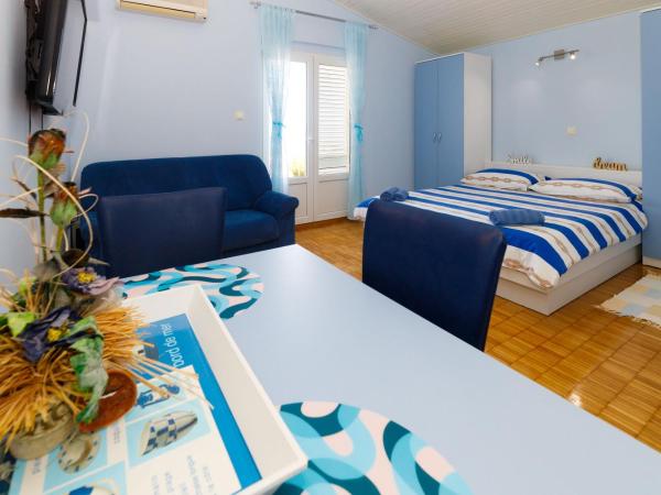 Villa Neda : photo 2 de la chambre studio avec balcon et vue sur la mer