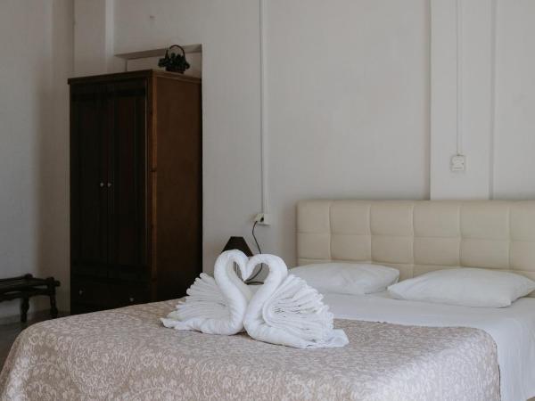 Hotel Thirasia : photo 9 de la chambre chambre double ou lits jumeaux avec balcon