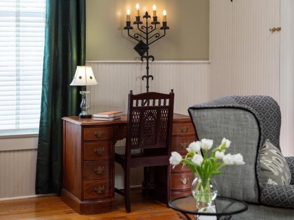 Inn at Woodhaven-In the Heart of the Bourbon Trail-Over 12 Distilleries Nearby : photo 4 de la chambre chambre lit queen-size deluxe