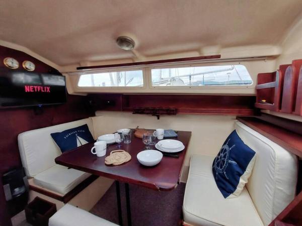 Voilier Sunbeam Yachts 27,5 à quai au Grand Port Aix les Bains : photo 5 de la chambre mobile home