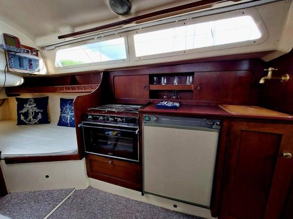 Voilier Sunbeam Yachts 27,5 à quai au Grand Port Aix les Bains : photo 8 de la chambre mobile home