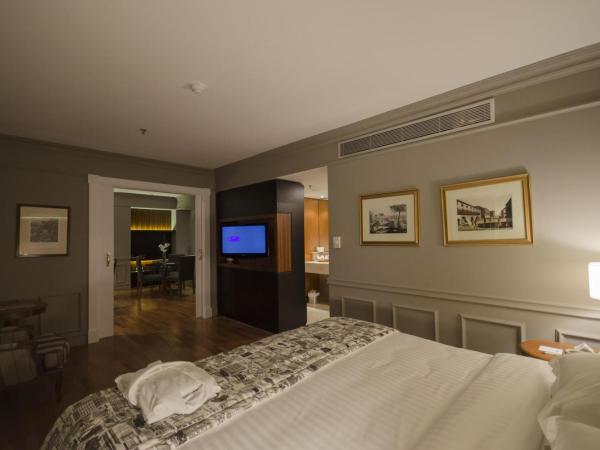 Gran Estanplaza Berrini : photo 8 de la chambre suite lit queen-size avec baignoire spa
