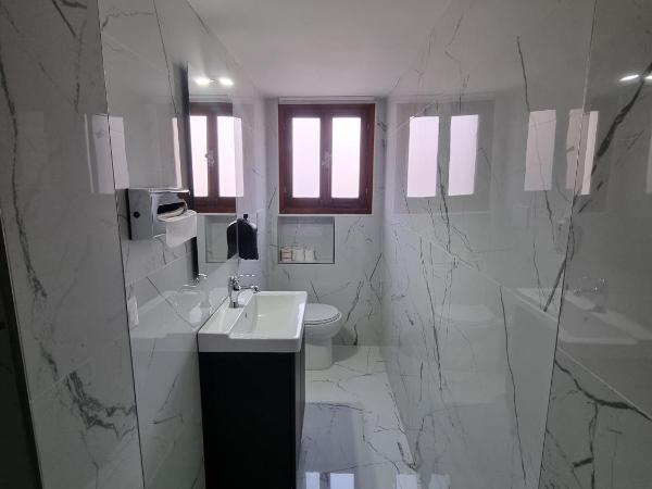 Albergo Casa Peron : photo 1 de la chambre chambre triple avec salle de bains commune