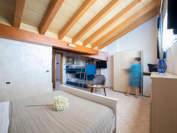 Casa Merano Residence & Ristorante Bibione Centro : photo 2 de la chambre chambre familiale mansardée