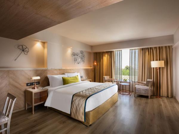 Sarovar Premiere Jaipur : photo 3 de la chambre deluxe king room: avail 20% discount on fnb & (1+1 happy hour from 1pm - 11pm on selected brands at lattice bar)