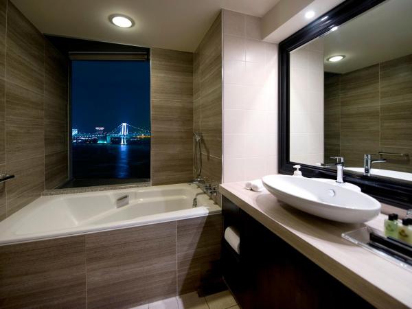 InterContinental Tokyo Bay, an IHG Hotel : photo 2 de la chambre premium twin room with bay view - high floor
