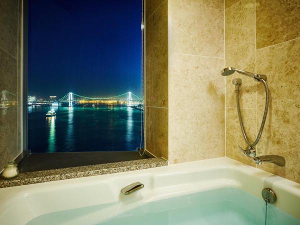 InterContinental Tokyo Bay, an IHG Hotel : photo 9 de la chambre chambre lits jumeaux premium - vue sur baie