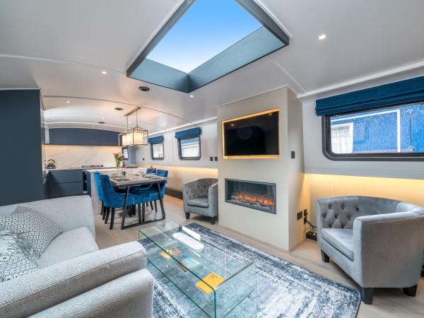 JOIVY Elegant houseboat near Canary Wharf : photo 8 de la chambre maison 2 chambres