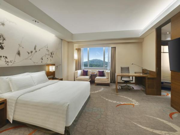 Crowne Plaza Guangzhou City Centre, an IHG Hotel - Free shuttle between hotel and Exhibition Center during Canton Fair & Exhibitor registration Counter : photo 2 de la chambre chambre premium 