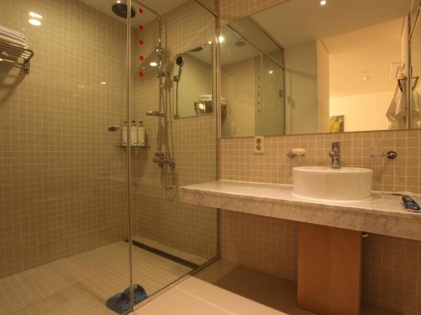 Yuwon Hotel : photo 7 de la chambre suite familiale avec balcon