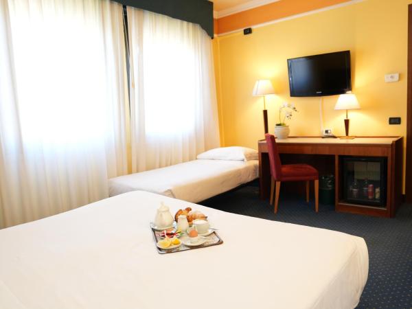 iH Hotels Padova Admiral : photo 1 de la chambre chambre triple standard