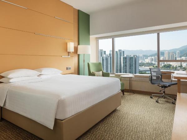 Courtyard by Marriott Hong Kong Sha Tin : photo 1 de la chambre chambre lit king-size - vue sur rivière