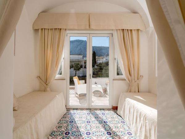 Hotel Syrene : photo 3 de la chambre chambre quadruple avec terrasse 