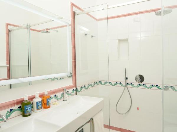 Hotel Syrene : photo 4 de la chambre chambre quadruple avec terrasse