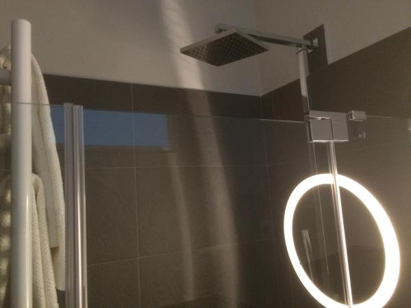 diezmadrid : photo 3 de la chambre chambre triple avec salle de bains privative