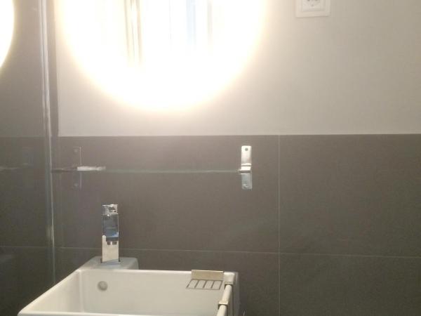 diezmadrid : photo 8 de la chambre chambre familiale avec salle de bains