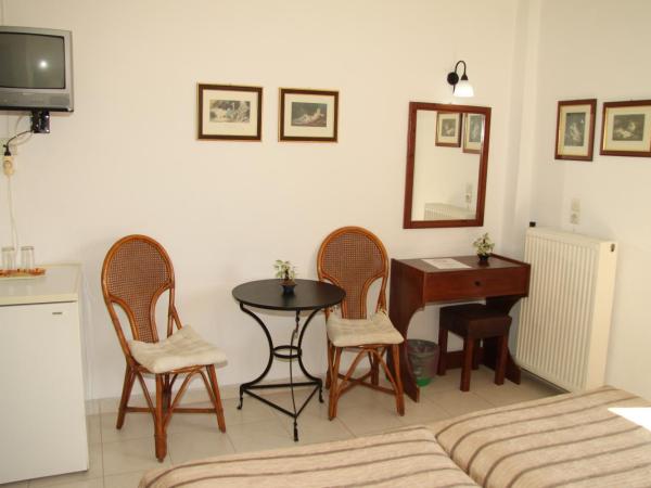Danaos Hotel : photo 9 de la chambre chambre lits jumeaux Économique - vue sur ville